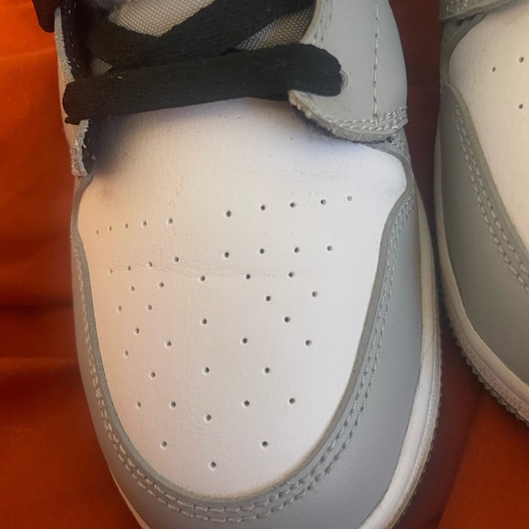 Jordan 1 Mid (GS) Light Smoke Grey - Picture 6 of 10
